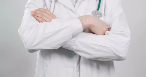 Portrait of a beautiful female doctor smiling showing a perfect smile, on professional clinic. Con