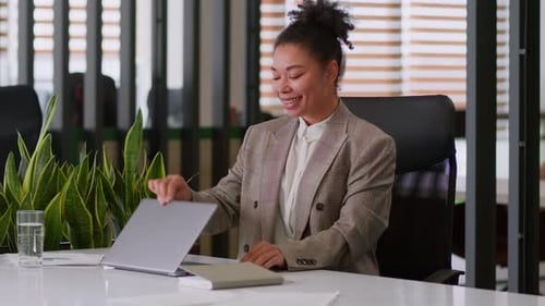Relaxed Businesswoman African American Employer Business Woman Girl Female Office Worker Close