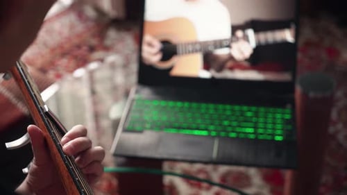 Learning Guitar at Home with Online Lesson