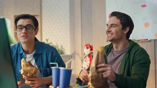 Office Workers Eating Lunch Looking Monitor Close Up Freelance Guys Gesturing