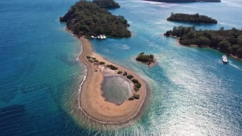 Boat Tour in Tropical Islands