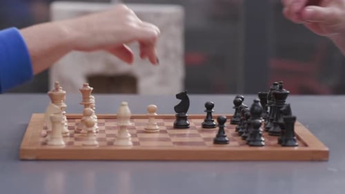 Deslize ao longo de um tabuleiro de xadrez enquanto joga