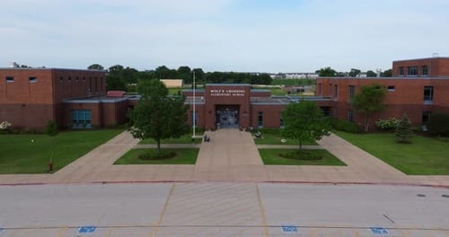 Réalisation d'une prise de vue par Drone d'une école primaire américaine aux États-Unis