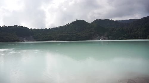 Lago Talaga Bodas, um ponto turístico natural em Garut, Java Ocidental, Indonésia, belas paisagens naturais,