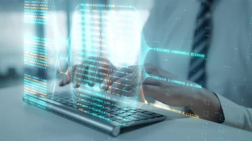 Hologramme en langage de programmation avec les mains du codeur tapant sur un fond abstrait du clavier d'ordinateur