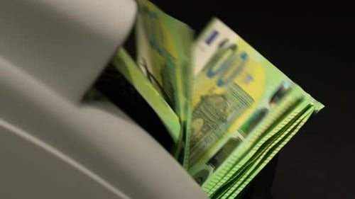 Counting Euro Banknotes with Money Counter Machine