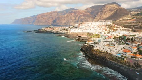 Stadtbild des Ferienortes Puerto De Santiago