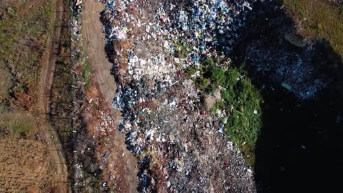 Müll aus der Luft, viele Plastiktüten
