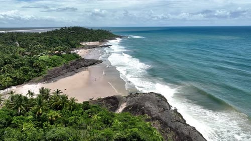 Playa de Tiririca en Itacaré en Bahía, Brasil. Paisaje turístico.