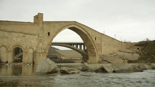 LE PONT HISTORIQUE DE MALABADI À DIYARBAKIR, EN TURQUIE