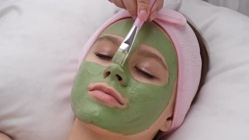 Relaxing Spa Facial with Green Clay Mask Application