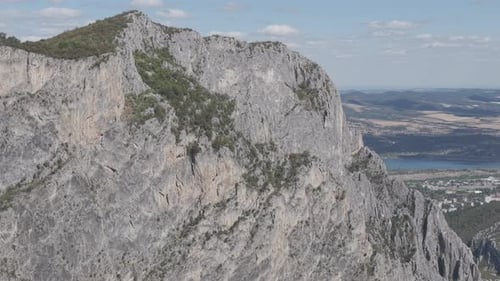 Les majestueuses falaises de Vratsa surplombant les plaines