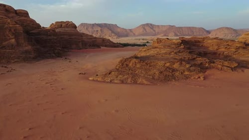 Felsformation Wadi Rum in Jordanien, Luftaufnahme