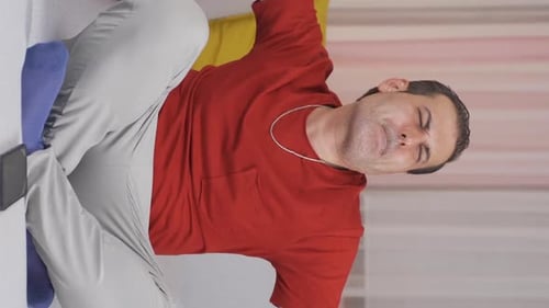 Vertical video of The fun guy.