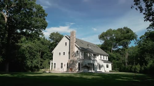 Estabelecendo Shot of House