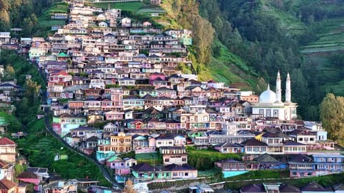 Java népalais sur le mont Sumbing.