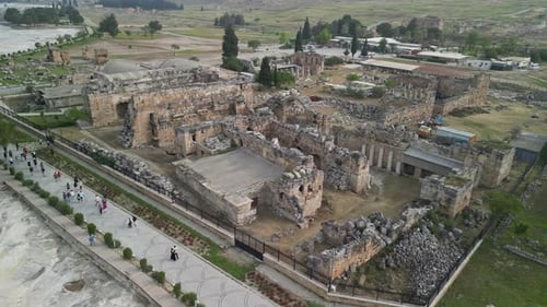Ruínas antigas de Hierápolis em layout aéreo semicircular