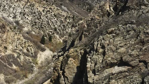 Falaises escarpées le long des sentiers de randonnée de Rock Canyon, Utah - Vue aérienne