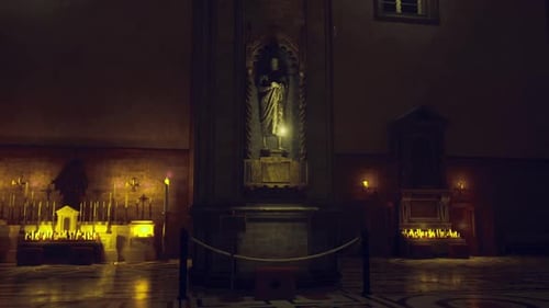 Área sagrada calma com iluminação suave e reflexos