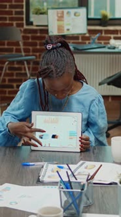 Vertical Video Business People Doing Teamwork Research