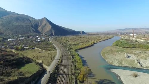 Eisenbahnen, die durch die Landantenne führen