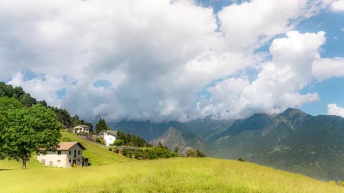 Un timelapse relaxant dans la montagne verte