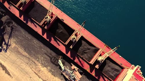 Navire de charbon au port, exportation