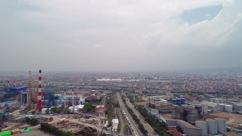 Luftaufnahme der Stadt Semarang vom Hafen