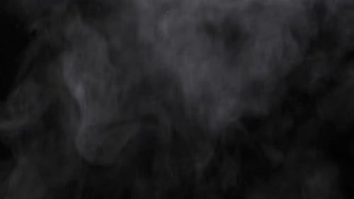 Des nuages de fumée ou de vapeur réalistes s'élèvent sur fond noir