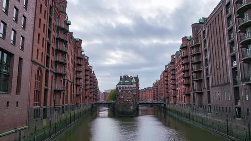 Aesthetic Timelapse of Hamburg's Canals and Historic Structures