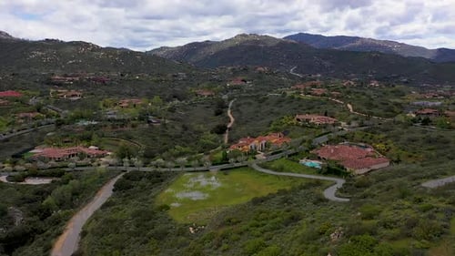 Casas elegantes y campos de golf