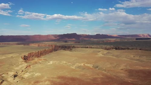 Luftbild des Utah Canyon und der Nationalparks in den Vereinigten Staaten. - ascend