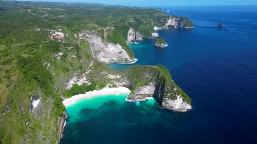 Kelingking beach.