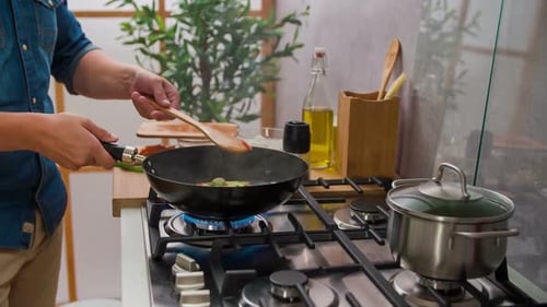 Boiling Water Quickly Visual Guide to Using a Modern Glass Kettle