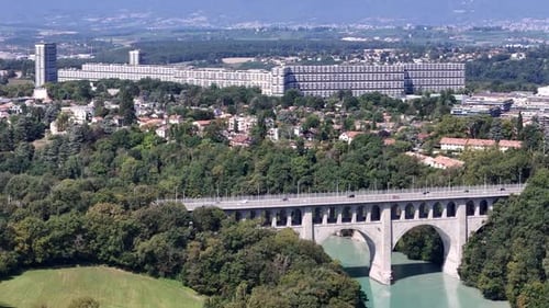 Vue par drone du complexe résidentiel Le Lignon à Vernier, Genève, Suisse