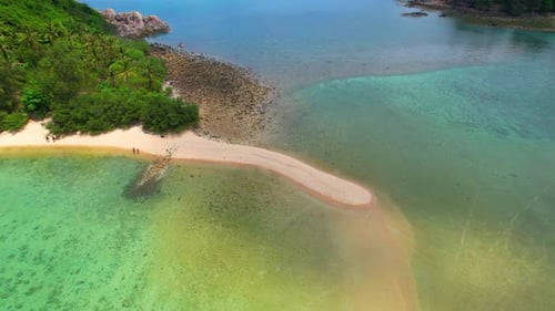 Tropische Insel und Sandbank mit atemberaubenden weißen Sandstränden