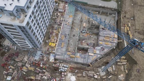 Vista aérea del sitio de construcción de gran altura de varias etapas