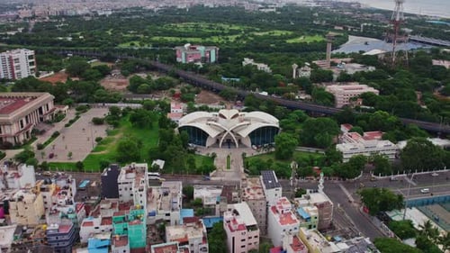 nouvelle maison d'hôtes d'État avec Kalaivanar Arangam et bâtiments bondés sur Wallahjah Road, Chennai, Tami