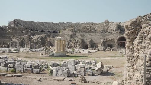 Impresionantes ruinas del ágora comercial de Side, Turquía