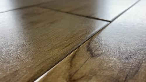 Braun auf Holzlaminat für den Außenbereich, Slider Shot