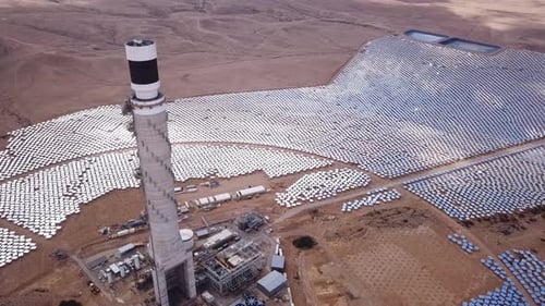 Solar power plant mirrors that focus sun rays upon a collector producing renewable energy