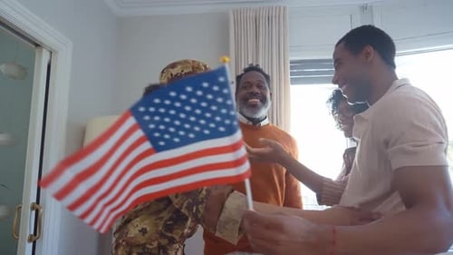 Service Woman's Heartwarming Family Reunion at Home