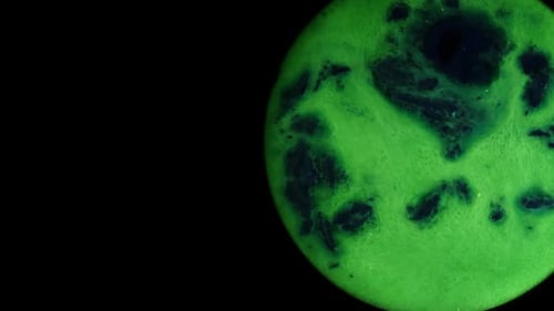 planeta abstracto azul y verde con superficie en movimiento cerrar