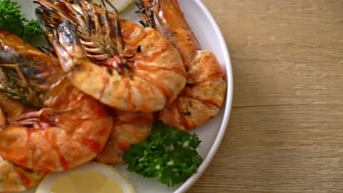 Delicious Grilled Tiger Prawns with Lemon and Parsley