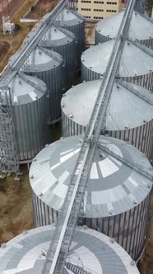 Grain Elevator Metal Grain Silo in Agricultural Zone Agriculture Storage for Harvest and Crops in