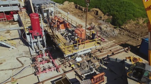 Employé d'une entreprise entretenant des équipements à gaz Respect des équipements de sécurité Summertime Factory