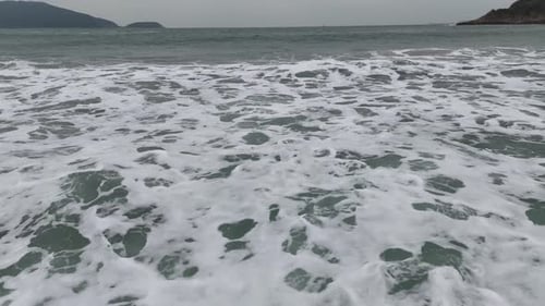 Vagues océaniques, images au sol, mouvement cinématographique de la mer