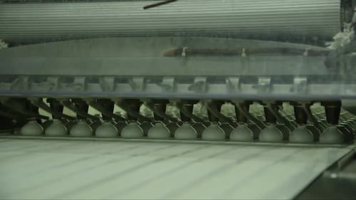 Marshmallow-Pressmaschine in einer Süßwarenfabrik