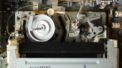 T144. Unloading VHS cassette. Work of the tape of the extended mechanism