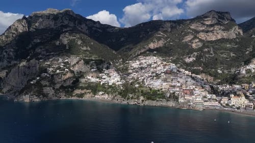 Paysage urbain de Positano sur la côte amalfitaine, Italie 08